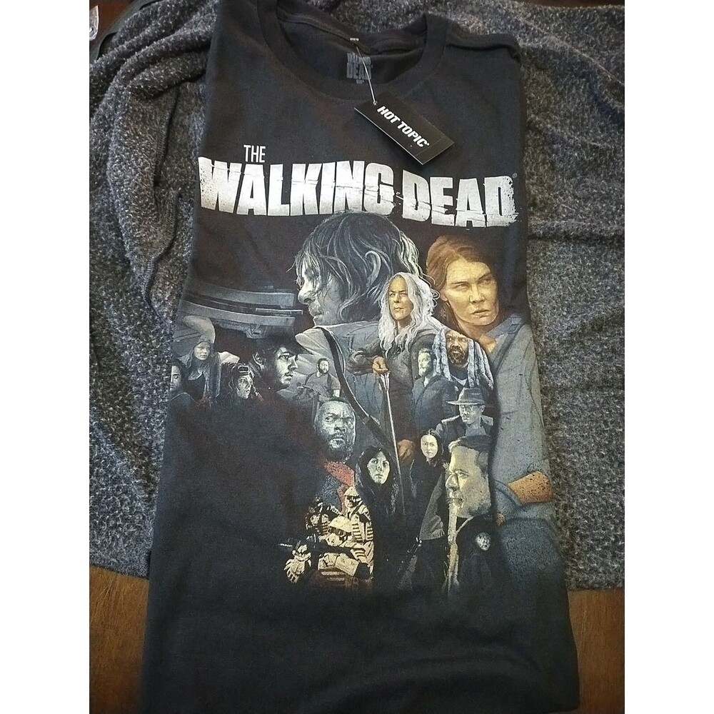 (H1) Walking Dead Final Season Tee Hot topic Size Small Brand New W/Tags